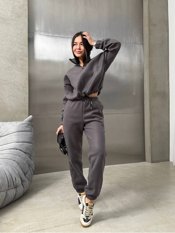 Жіночий теплий костюм графiтового кольору 35145