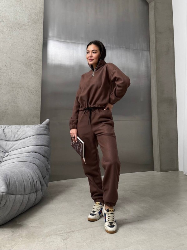 Жіночий теплий костюм кавового кольору 35147