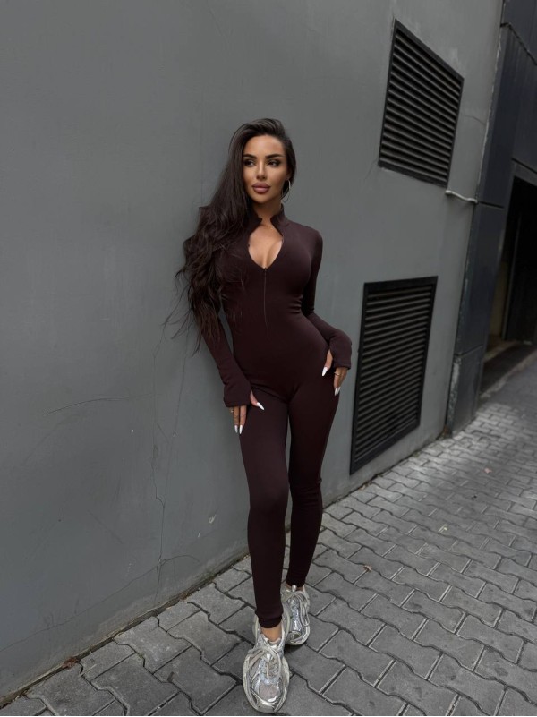 Жіночий еластичний комбінезон на флiсi коричневого кольору 35158