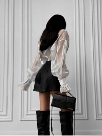 Жіноча спідниця-шорти із еко-шкіри чорного кольору 35161