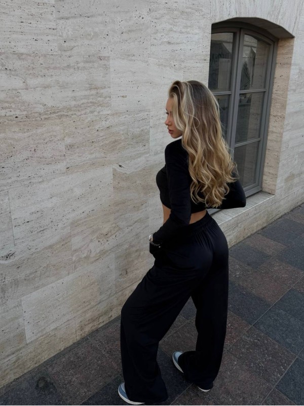 Жіночий велюровий костюм чорного кольору 35168