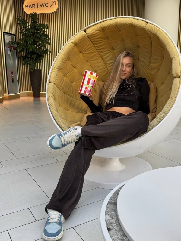 Жіночий велюровий костюм коричневого кольору 35169