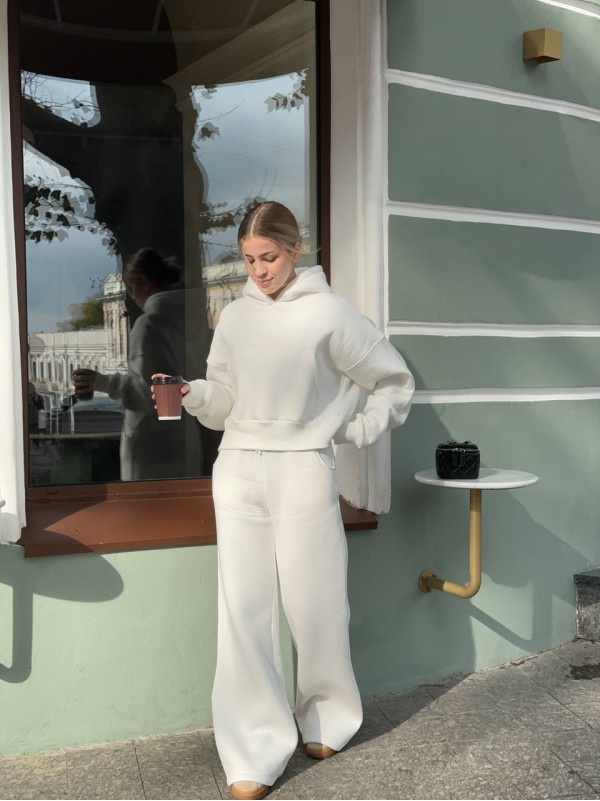 Жіночий теплий костюм з капюшоном молочного кольору 35170