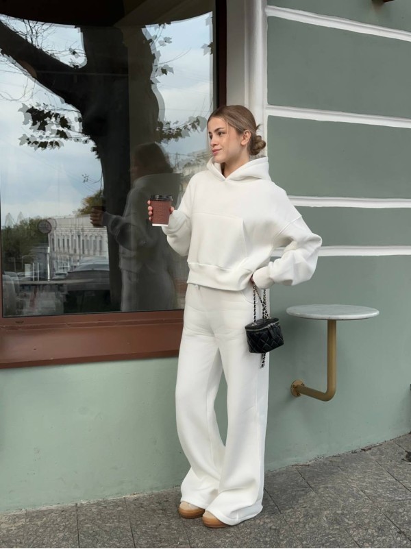 Жіночий теплий костюм з капюшоном молочного кольору 35170
