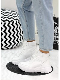 Жіночі шкіряні спортивні черевики (байка) білого кольору 35180
