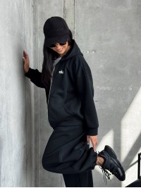 Жіночий теплий костюм на змiйцi чорного кольору 35192