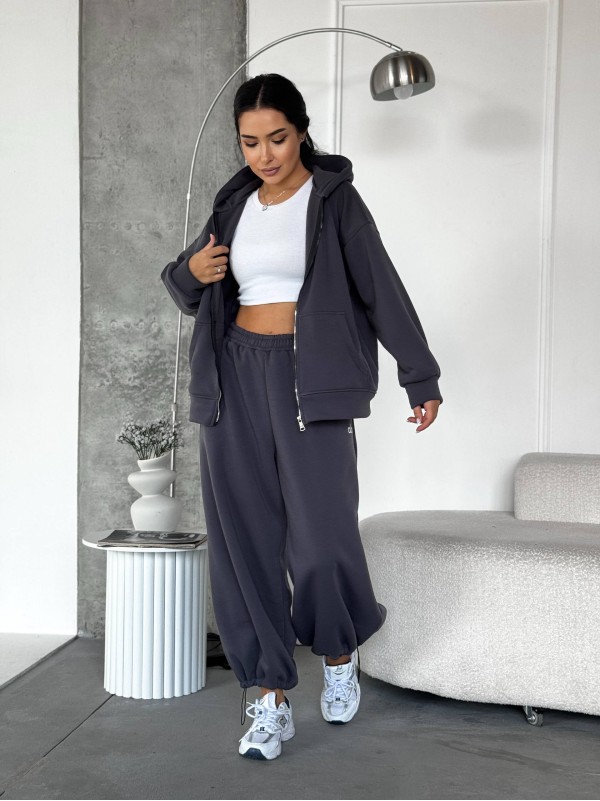 Жіночий теплий костюм на змiйцi графiтового кольору 35194