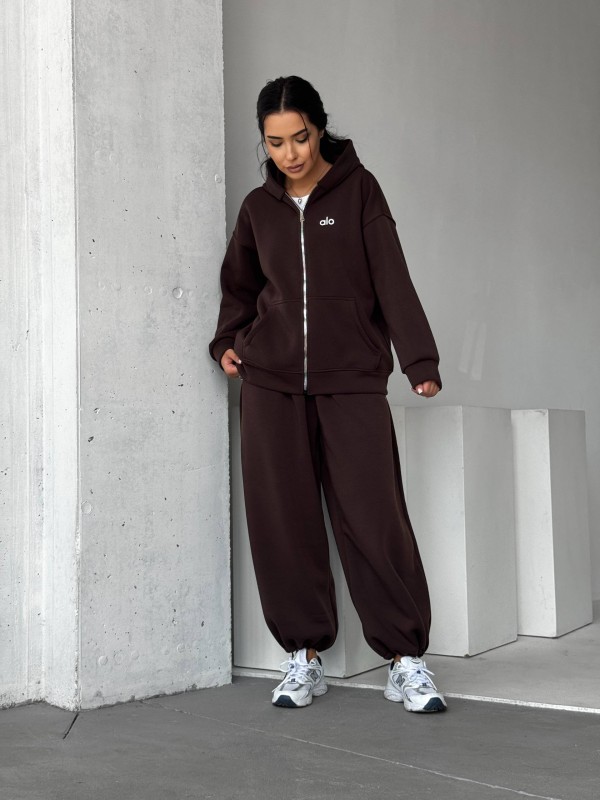 Жіночий теплий костюм на змiйцi коричневого кольору 35195