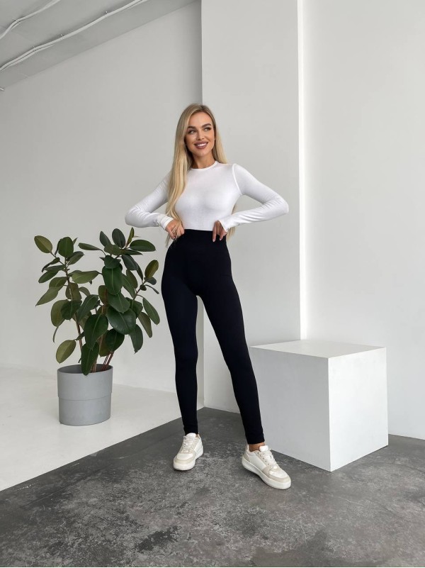 Жіночі лосіни в рубчик з ефектом пуш-ап чорного кольору 35205