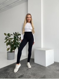 Жіночі лосіни в рубчик з ефектом пуш-ап чорного кольору 35205