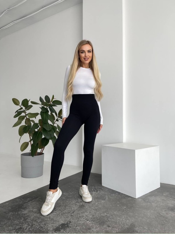 Жіночі лосіни в рубчик з ефектом пуш-ап чорного кольору 35205