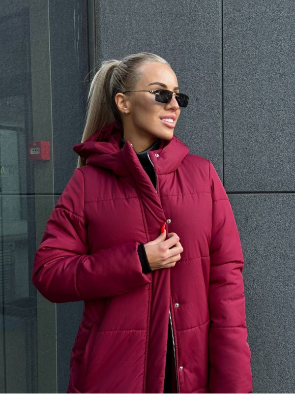 Жіноче зимове пальто-пуховик бордового кольору 35213