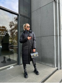 Жіноче зимове пальто-пуховик чорного кольору 35214