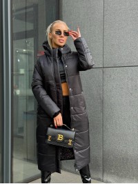 Жіноче зимове пальто-пуховик чорного кольору 35214