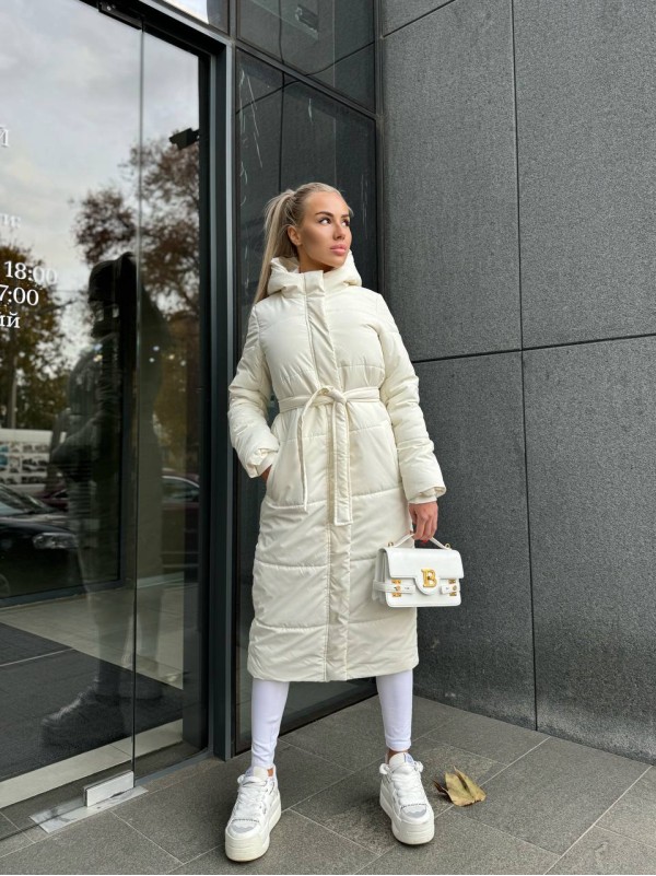 Жіноче зимове пальто-пуховик молочного кольору 35217