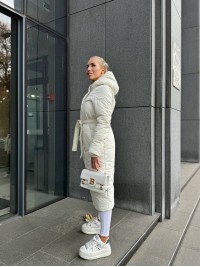 Жіноче зимове пальто-пуховик молочного кольору 35217