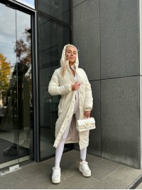 Жіноче зимове пальто-пуховик молочного кольору 35217