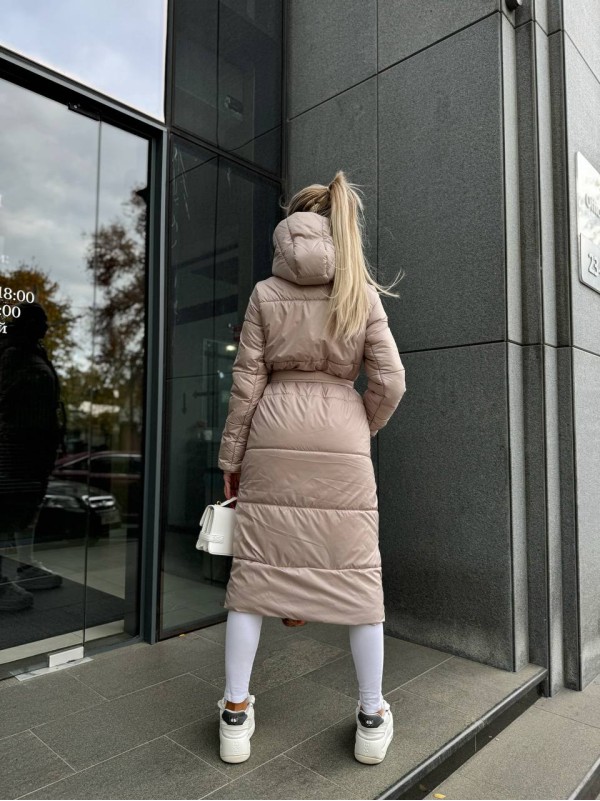 Жіноче зимове пальто-пуховик бежевого кольору 35218