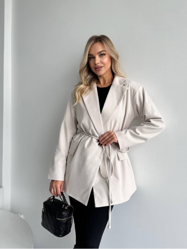 Жіночий пiджак з плечиками бежевого кольору 35223