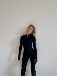 Жiночий теплий комбінезон рубчик чорного кольору 35225