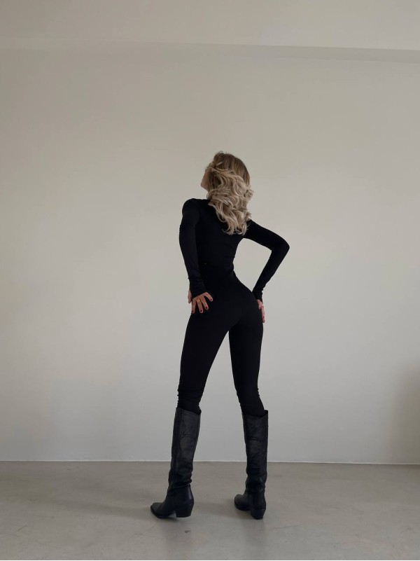 Жiночий теплий комбінезон рубчик чорного кольору 35225