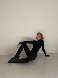 Жiночий теплий комбінезон рубчик чорного кольору 35225