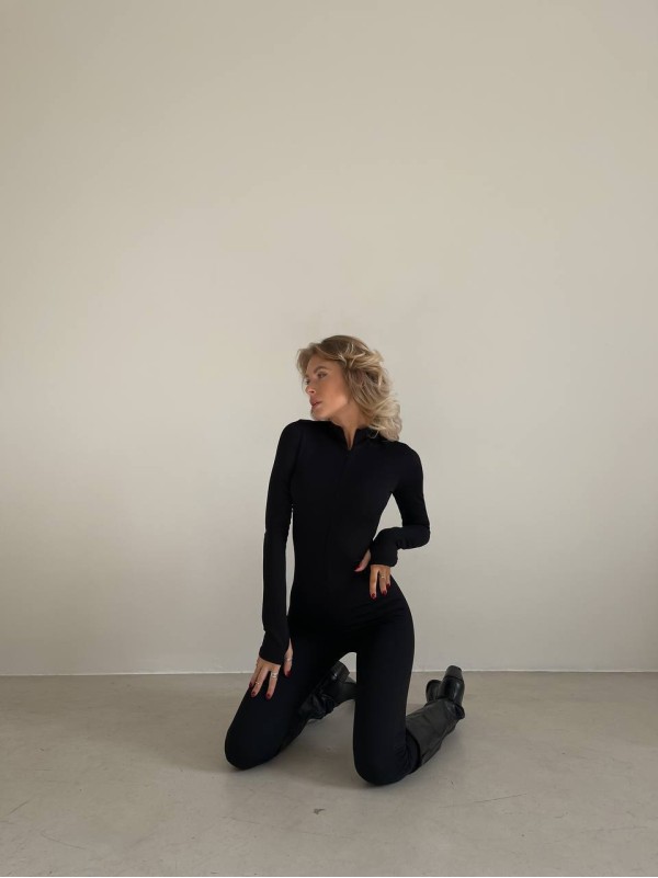 Жiночий теплий комбінезон рубчик чорного кольору 35225