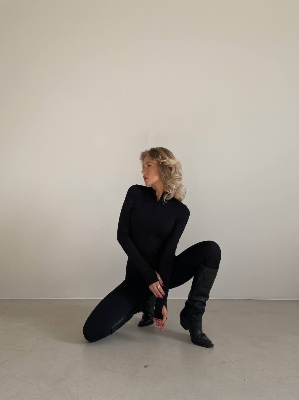 Жiночий теплий комбінезон рубчик чорного кольору 35225