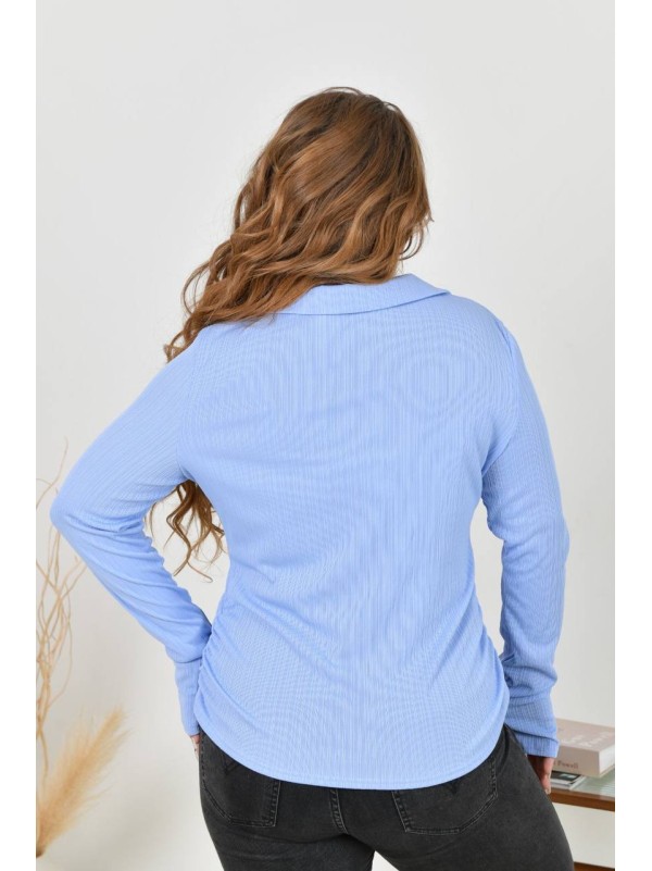Жіночий лонгслів з комiрцем блакитного кольору 35231