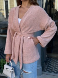 Жіночий кардиган iз альпаки з поясом пудрового кольору 35235