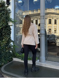 Жіночий кардиган iз альпаки з поясом бежевого кольору 35240