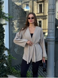 Жіночий кардиган iз альпаки з поясом бежевого кольору 35240