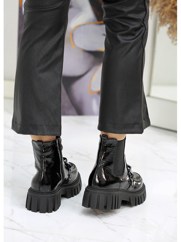 Жіночі шкіряні лакові черевики (байка) чорного кольору 35253