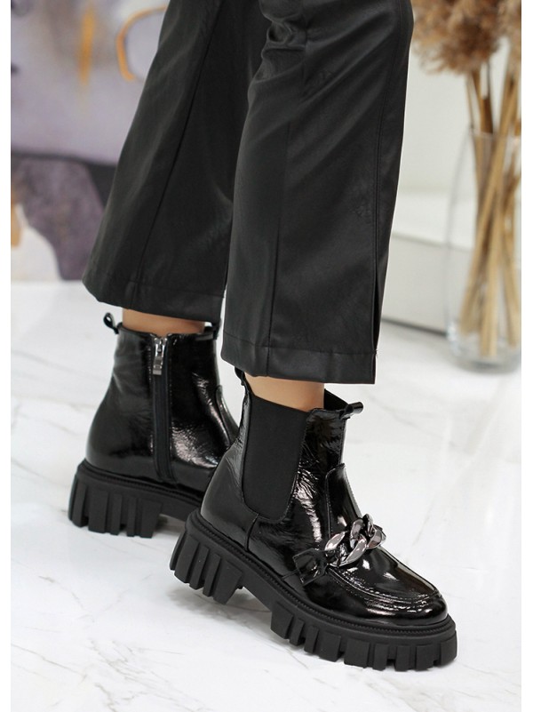 Жіночі шкіряні лакові черевики (хутро) чорного кольору 35254