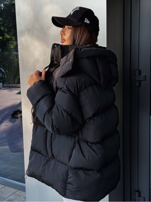 Жіночий зимовий пуховик чорного кольору 35259