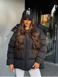 Жіночий зимовий пуховик чорного кольору 35259