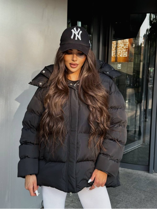 Жіночий зимовий пуховик чорного кольору 35259