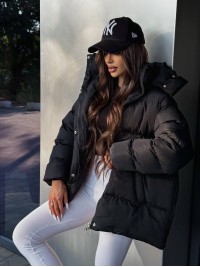 Жіночий зимовий пуховик чорного кольору 35259
