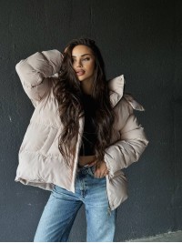 Жіночий зимовий пуховик бежевого кольору 35260