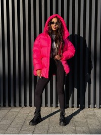 Жіночий зимовий пуховик малинового кольору 35261