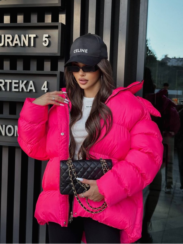 Жіночий зимовий пуховик малинового кольору 35261