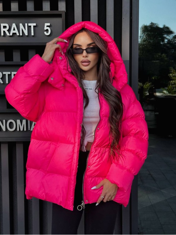 Жіночий зимовий пуховик малинового кольору 35261