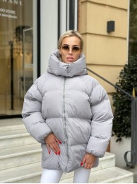 Жіноча зимова куртка с капюшоном сiрого кольору 35263