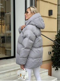 Жіноча зимова куртка с капюшоном сiрого кольору 35263