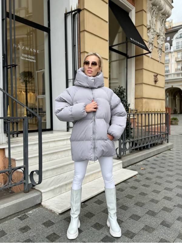 Жіноча зимова куртка с капюшоном сiрого кольору 35263