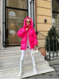 Жіноча зимова куртка с капюшоном малинового кольору 35264