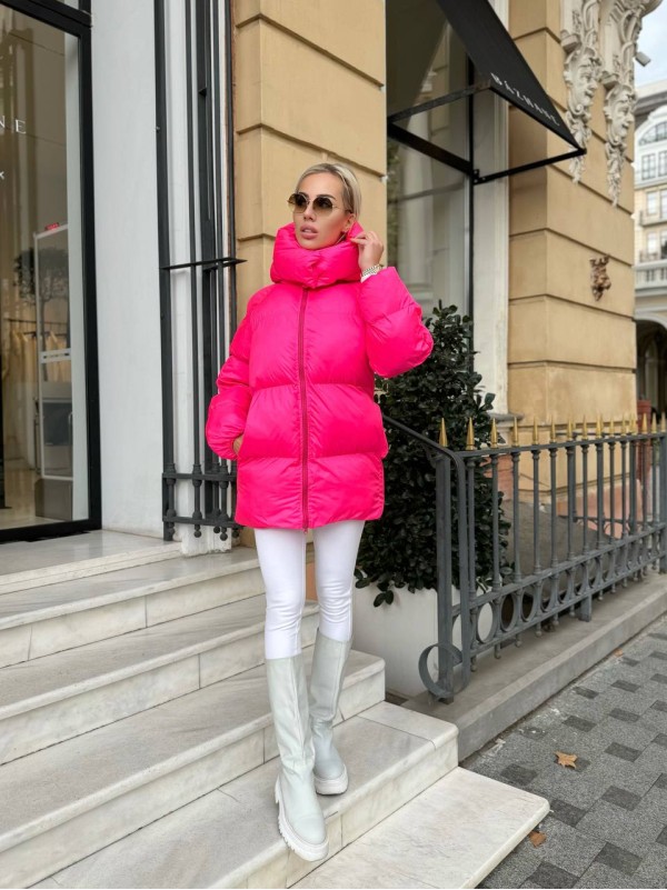 Жіноча зимова куртка с капюшоном малинового кольору 35264