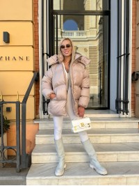 Жіноча зимова куртка с капюшоном бежевого кольору 35265