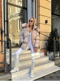 Жіноча зимова куртка с капюшоном бежевого кольору 35265