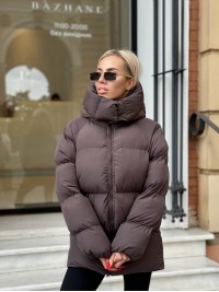 Жіноча зимова куртка с капюшоном коричневого кольору 35267